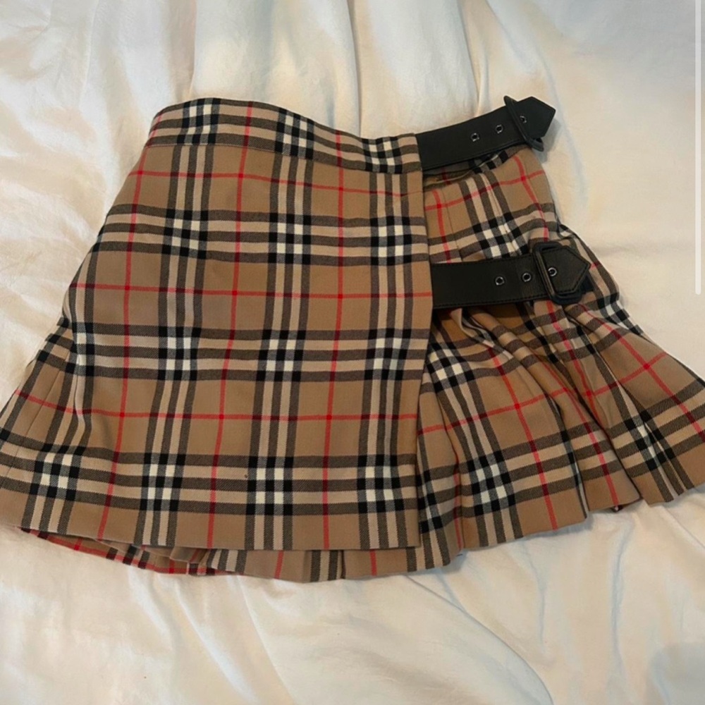 AUTHENTIC Burberry mini skirt